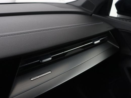 Audi A3 35 TFSI S edition | Panoramadak | Virtual Cockpit | Full LED | Carplay | Sportstoelen | Half lede... ActivLease financial lease