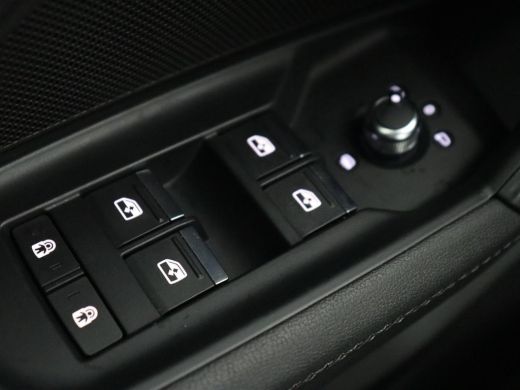 Audi A3 35 TFSI S edition | Panoramadak | Virtual Cockpit | Full LED | Carplay | Sportstoelen | Half lede... ActivLease financial lease