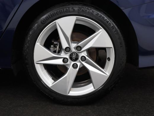 Audi A3 35 TFSI S edition | Panoramadak | Virtual Cockpit | Full LED | Carplay | Sportstoelen | Half lede... ActivLease financial lease