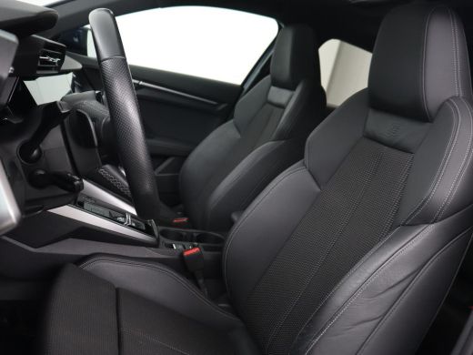 Audi A3 35 TFSI S edition | Panoramadak | Virtual Cockpit | Full LED | Carplay | Sportstoelen | Half lede... ActivLease financial lease