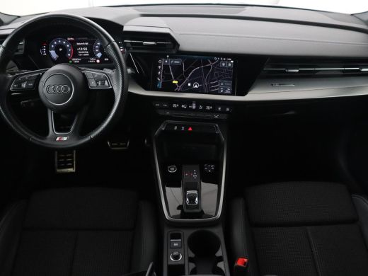 Audi A3 35 TFSI S edition | Panoramadak | Virtual Cockpit | Full LED | Carplay | Sportstoelen | Half lede... ActivLease financial lease