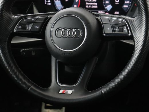 Audi A3 35 TFSI S edition | Panoramadak | Virtual Cockpit | Full LED | Carplay | Sportstoelen | Half lede... ActivLease financial lease