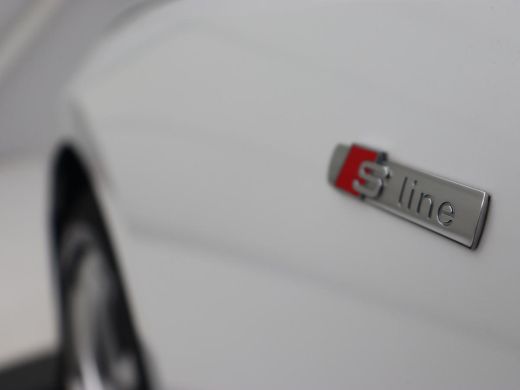 Audi A4 35 TFSI Launch edition Sport | Carplay | Sportstoelen | Full LED | Half leder | Virtual Cockpit |... ActivLease financial lease