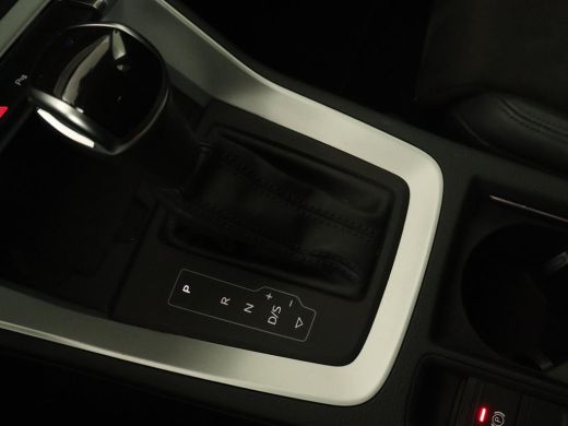 Audi Q3 45 TFSI e S edition | Stoelverwarming | Adaptive cruise | Virtual Cockpit | Half leder | Camera |... ActivLease financial lease