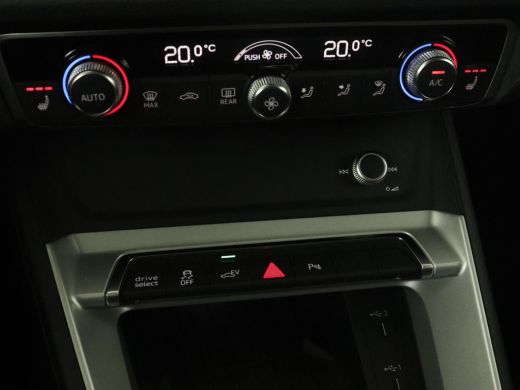 Audi Q3 45 TFSI e S edition | Stoelverwarming | Adaptive cruise | Virtual Cockpit | Half leder | Camera |... ActivLease financial lease