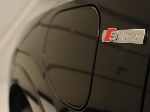 Audi Q3 45 TFSI e S edition | Stoelverwarming | Adaptive cruise | Virtual Cockpit | Half leder | Camera |... ActivLease financial lease