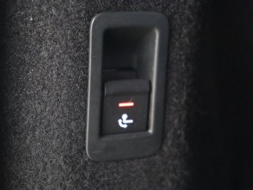 Audi Q4 e-tron 40 Launch Edition 77 kWh | Trekhaak | Warmtepomp | Stoelverwarming | Adaptive cruise | Camera | C... ActivLease financial lease