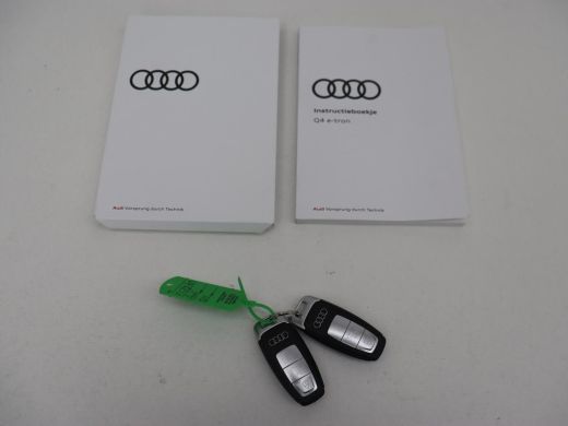 Audi Q4 e-tron 40 Launch Edition 77 kWh | Trekhaak | Warmtepomp | Stoelverwarming | Adaptive cruise | Camera | C... ActivLease financial lease