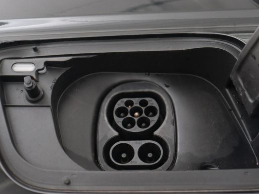 Audi Q4 e-tron 40 Launch Edition 77 kWh | Trekhaak | Warmtepomp | Stoelverwarming | Adaptive cruise | Camera | C... ActivLease financial lease