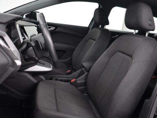 Audi Q4 e-tron 40 Launch Edition 77 kWh | Trekhaak | Warmtepomp | Stoelverwarming | Adaptive cruise | Camera | C... ActivLease financial lease