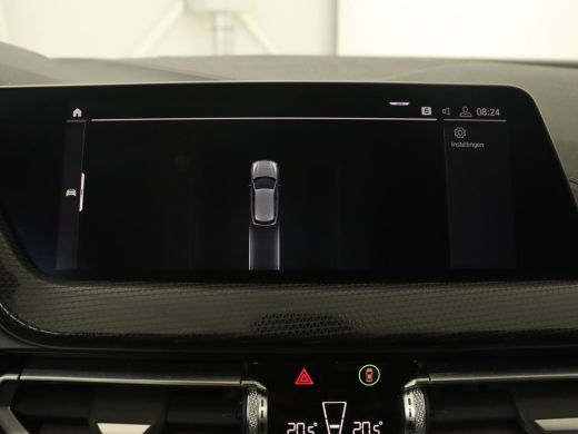 BMW 1 Serie 118i Sport Line | Sportstoelen | Carplay | Live Cockpit | Full LED | Navigatie | Half leder | Par... ActivLease financial lease