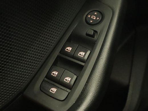 BMW 1 Serie 118i Sport Line | Sportstoelen | Carplay | Live Cockpit | Full LED | Navigatie | Half leder | Par... ActivLease financial lease