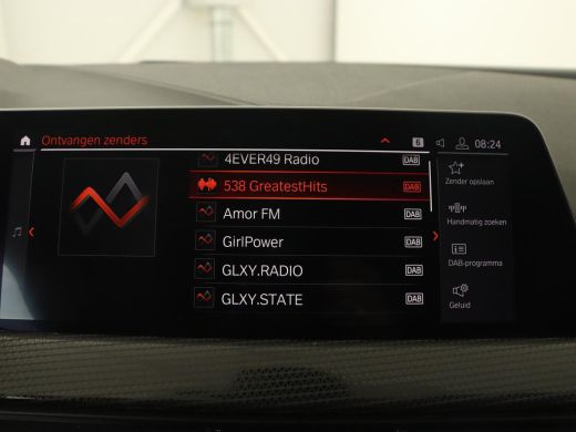 BMW 1 Serie 118i Sport Line | Sportstoelen | Carplay | Live Cockpit | Full LED | Navigatie | Half leder | Par... ActivLease financial lease