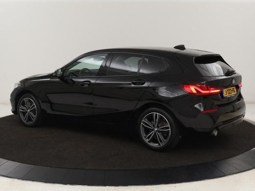 BMW 1 Serie 118i Sport Line | Sportstoelen | Carplay | Live Cockpit | Full LED | Navigatie | Half leder | Par... ActivLease financial lease