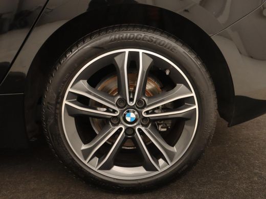 BMW 1 Serie 118i Sport Line | Sportstoelen | Carplay | Live Cockpit | Full LED | Navigatie | Half leder | Par... ActivLease financial lease