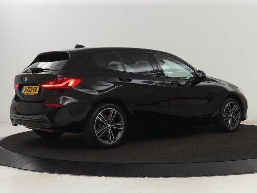 BMW 1 Serie 118i Sport Line | Sportstoelen | Carplay | Live Cockpit | Full LED | Navigatie | Half leder | Par... ActivLease financial lease
