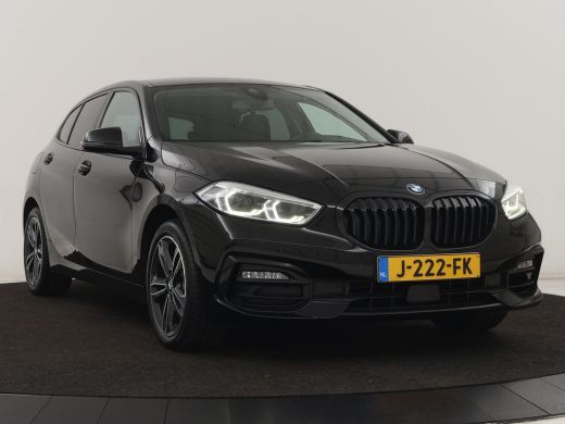 BMW 1 Serie 118i Sport Line | Sportstoelen | Carplay | Live Cockpit | Full LED | Navigatie | Half leder | Par... ActivLease financial lease