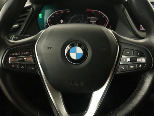 BMW 1 Serie 118i Sport Line | Sportstoelen | Carplay | Live Cockpit | Full LED | Navigatie | Half leder | Par... ActivLease financial lease