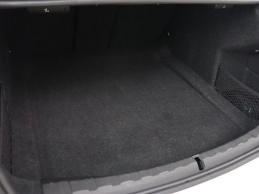 BMW 3 Serie 318i Sport Line | Carplay | Camera | Sportstoelen | Sfeerverlichting | Live Cockpit | Navigatie |... ActivLease financial lease