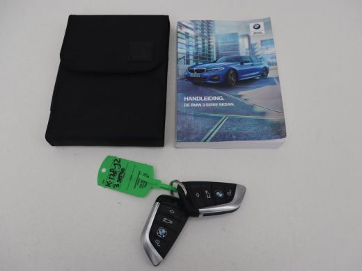 BMW 3 Serie 318i Sport Line | Carplay | Camera | Sportstoelen | Sfeerverlichting | Live Cockpit | Navigatie |... ActivLease financial lease