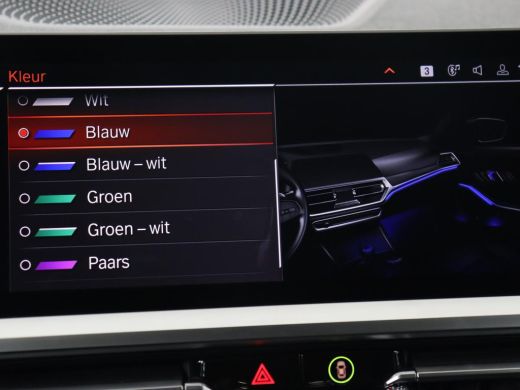 BMW 3 Serie 318i Sport Line | Carplay | Camera | Sportstoelen | Sfeerverlichting | Live Cockpit | Navigatie |... ActivLease financial lease