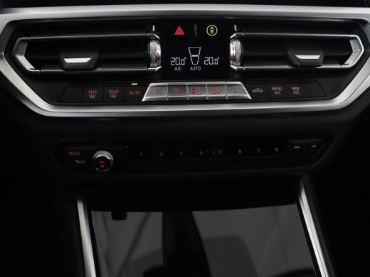 BMW 3 Serie 318i Sport Line | Carplay | Camera | Sportstoelen | Sfeerverlichting | Live Cockpit | Navigatie |... ActivLease financial lease