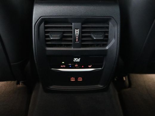 BMW 3 Serie 318i Sport Line | Carplay | Camera | Sportstoelen | Sfeerverlichting | Live Cockpit | Navigatie |... ActivLease financial lease