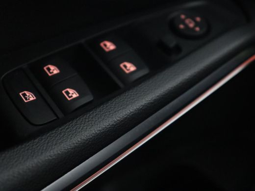 BMW 3 Serie 318i Sport Line | Carplay | Camera | Sportstoelen | Sfeerverlichting | Live Cockpit | Navigatie |... ActivLease financial lease