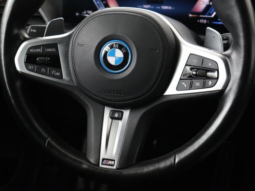 BMW 3 Serie 320e M Sport | Trekhaak | Stoelverwarming | Camera | Leder/Alcantara | Stuurverwarming | Carplay ... ActivLease financial lease