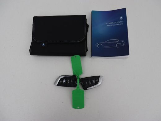 BMW 3 Serie 320e M Sport | Trekhaak | Stoelverwarming | Camera | Leder/Alcantara | Stuurverwarming | Carplay ... ActivLease financial lease