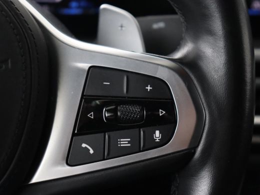 BMW 3 Serie 320e M Sport | Trekhaak | Stoelverwarming | Camera | Leder/Alcantara | Stuurverwarming | Carplay ... ActivLease financial lease