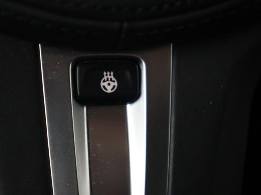 BMW 3 Serie 320e M Sport | Trekhaak | Stoelverwarming | Camera | Leder/Alcantara | Stuurverwarming | Carplay ... ActivLease financial lease