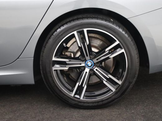 BMW 3 Serie 320e M Sport | Trekhaak | Stoelverwarming | Camera | Leder/Alcantara | Stuurverwarming | Carplay ... ActivLease financial lease