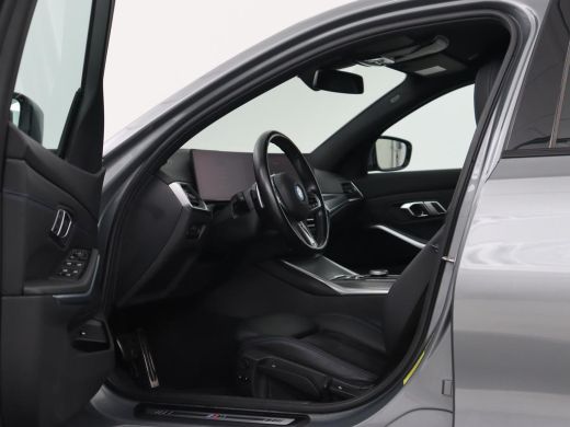 BMW 3 Serie 320e M Sport | Trekhaak | Stoelverwarming | Camera | Leder/Alcantara | Stuurverwarming | Carplay ... ActivLease financial lease