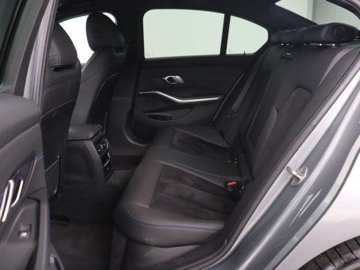BMW 3 Serie 320e M Sport | Trekhaak | Stoelverwarming | Camera | Leder/Alcantara | Stuurverwarming | Carplay ... ActivLease financial lease