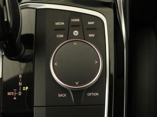 BMW 3 Serie 320e Sport Line | Leder | Stoelverwarming | Camera | Sportstoelen | Live Cockpit | Carplay | Navi... ActivLease financial lease