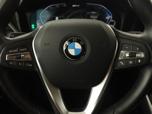 BMW 3 Serie 320e Sport Line | Leder | Stoelverwarming | Camera | Sportstoelen | Live Cockpit | Carplay | Navi... ActivLease financial lease