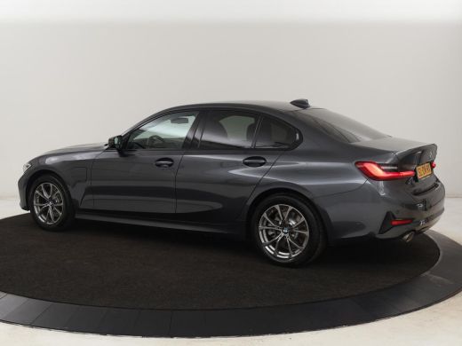 BMW 3 Serie 320e Sport Line | Leder | Stoelverwarming | Camera | Sportstoelen | Live Cockpit | Carplay | Navi... ActivLease financial lease