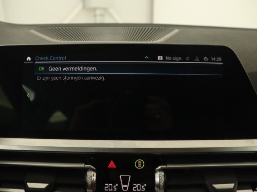 BMW 3 Serie 320e Sport Line | Leder | Stoelverwarming | Camera | Sportstoelen | Live Cockpit | Carplay | Navi... ActivLease financial lease