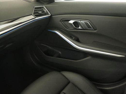 BMW 3 Serie 320e Sport Line | Leder | Stoelverwarming | Camera | Sportstoelen | Live Cockpit | Carplay | Navi... ActivLease financial lease