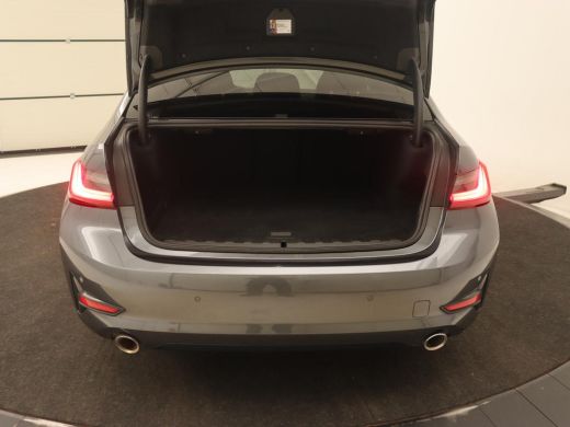 BMW 3 Serie 320e Sport Line | Leder | Stoelverwarming | Camera | Sportstoelen | Live Cockpit | Carplay | Navi... ActivLease financial lease