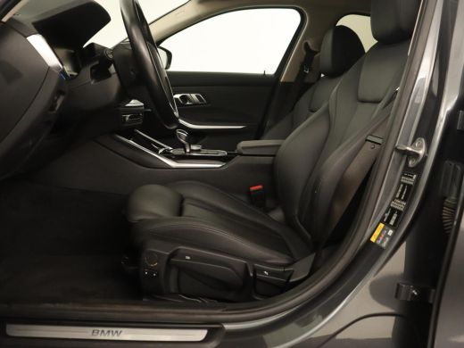 BMW 3 Serie 320e Sport Line | Leder | Stoelverwarming | Camera | Sportstoelen | Live Cockpit | Carplay | Navi... ActivLease financial lease