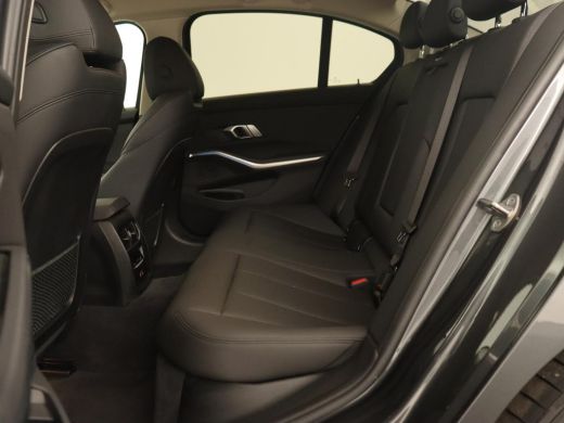 BMW 3 Serie 320e Sport Line | Leder | Stoelverwarming | Camera | Sportstoelen | Live Cockpit | Carplay | Navi... ActivLease financial lease