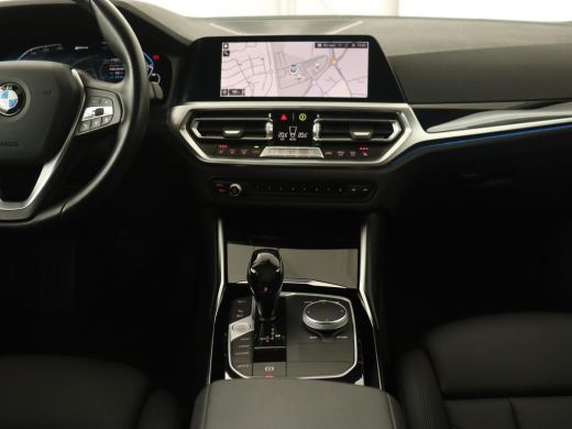 BMW 3 Serie 320e Sport Line | Leder | Stoelverwarming | Camera | Sportstoelen | Live Cockpit | Carplay | Navi... ActivLease financial lease
