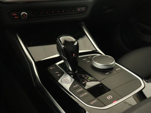 BMW 3 Serie 320e Sport Line | Leder | Stoelverwarming | Camera | Sportstoelen | Live Cockpit | Carplay | Navi... ActivLease financial lease