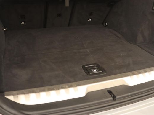 BMW 3 Serie Touring 330e | Keyless | Full LED | Carplay | Navigatie | Leder | Stoelverwarming | Camera | LMV ... ActivLease financial lease