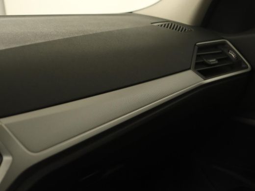BMW 3 Serie Touring 330e | Keyless | Full LED | Carplay | Navigatie | Leder | Stoelverwarming | Camera | LMV ... ActivLease financial lease