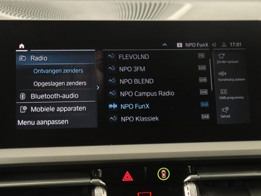 BMW 3 Serie Touring 330e | Keyless | Full LED | Carplay | Navigatie | Leder | Stoelverwarming | Camera | LMV ... ActivLease financial lease