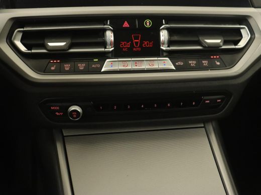 BMW 3 Serie Touring 330e | Keyless | Full LED | Carplay | Navigatie | Leder | Stoelverwarming | Camera | LMV ... ActivLease financial lease