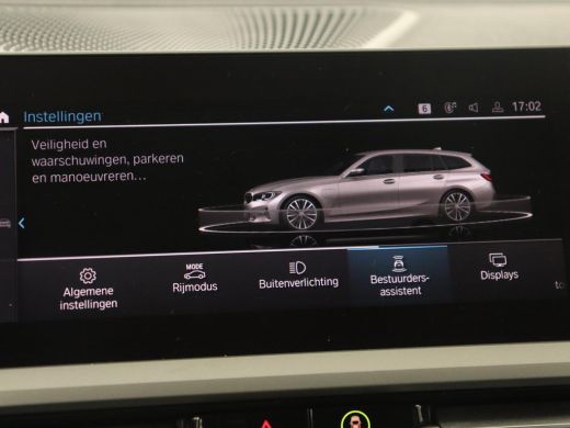 BMW 3 Serie Touring 330e | Keyless | Full LED | Carplay | Navigatie | Leder | Stoelverwarming | Camera | LMV ... ActivLease financial lease